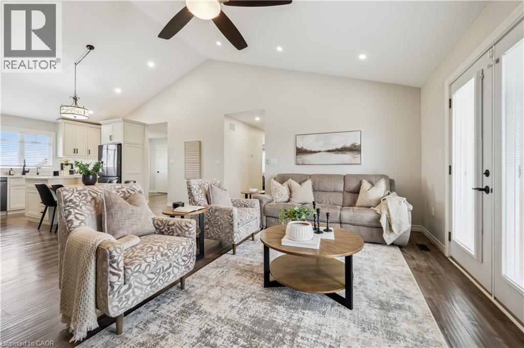 7303 Fifth Line, Wellington North, ON - Indoor Photo Showing Living Room