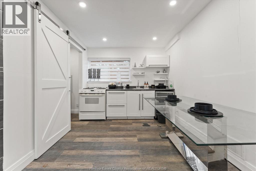 432 Cabana Road Unit# Unit 2 (Left Unit), Windsor, ON - Indoor Photo Showing Kitchen