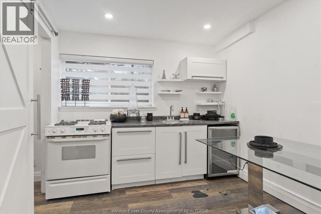 432 Cabana Road Unit# Unit 2 (Left Unit), Windsor, ON - Indoor Photo Showing Kitchen