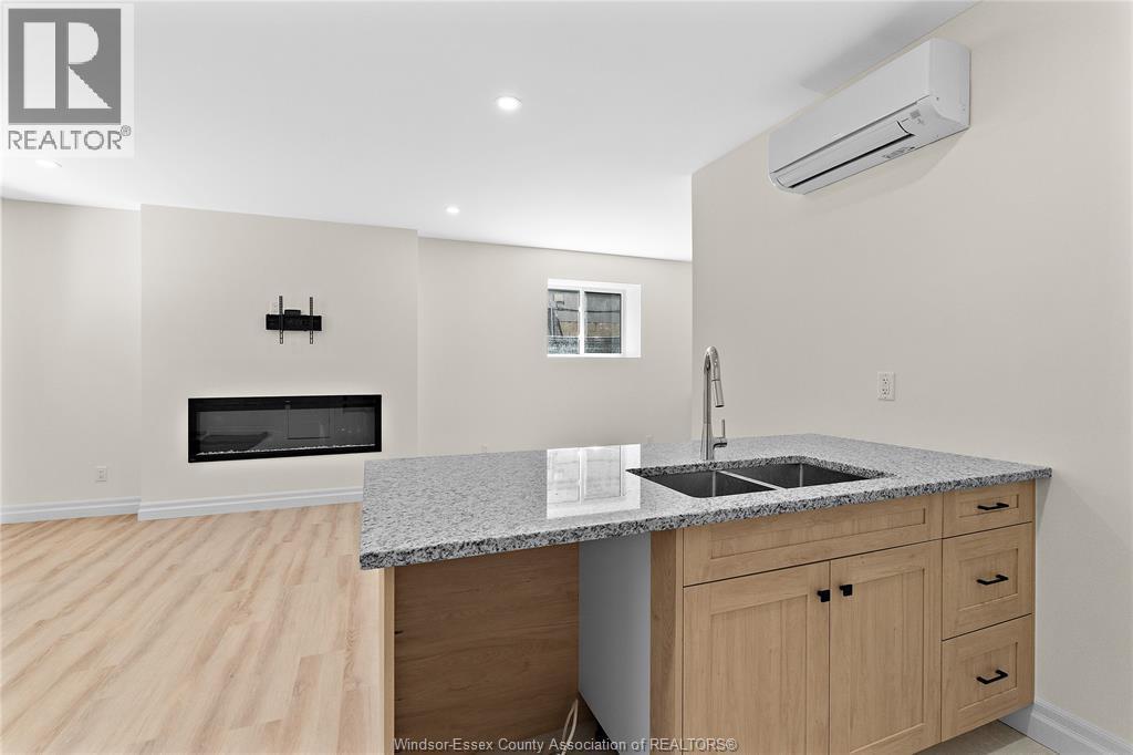 849 Ford Boulevard Unit# Lower, Windsor, ON - Indoor Photo Showing Kitchen With Double Sink