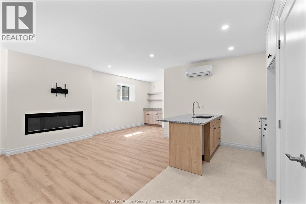 849 Ford Boulevard Unit# Lower, Windsor, ON - Indoor With Fireplace