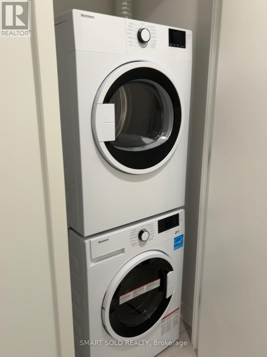 2811 - 55 Charles Street E, Toronto, ON - Indoor Photo Showing Laundry Room