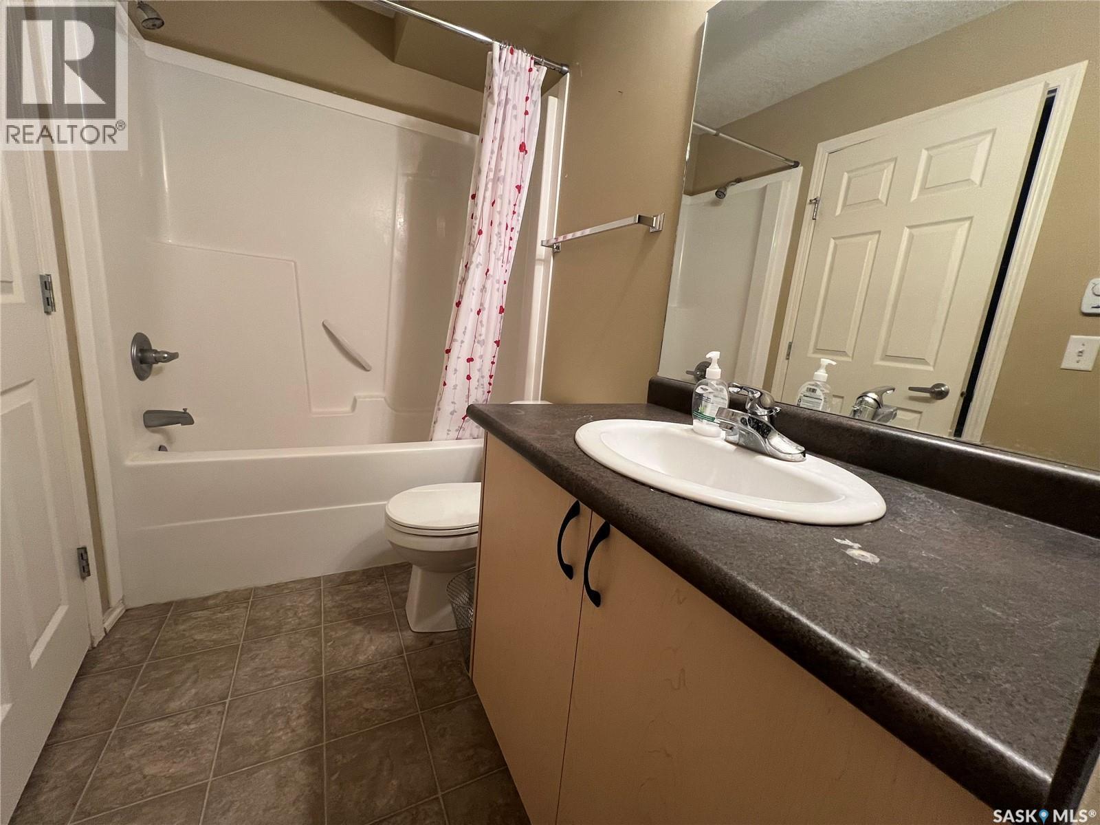 304 700 Battleford Trail, Swift Current, SK - Indoor Photo Showing Bathroom
