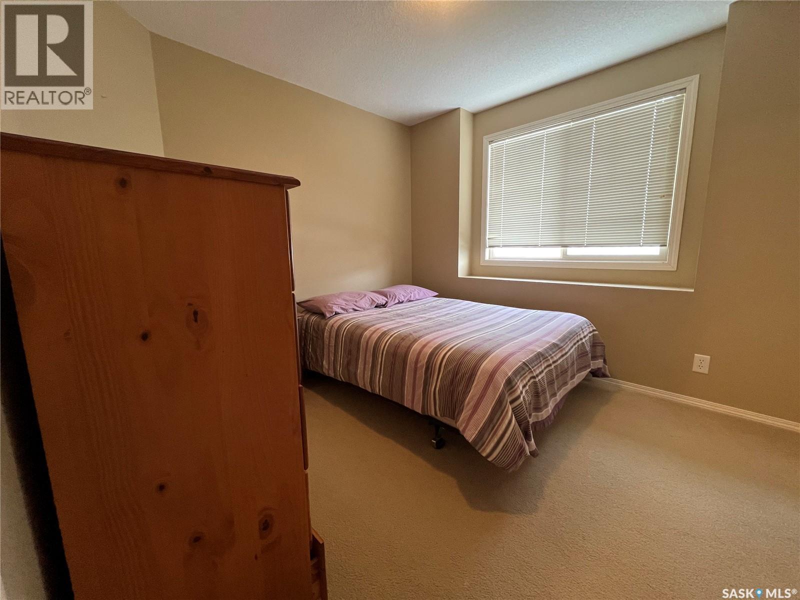304 700 Battleford Trail, Swift Current, SK - Indoor Photo Showing Bedroom