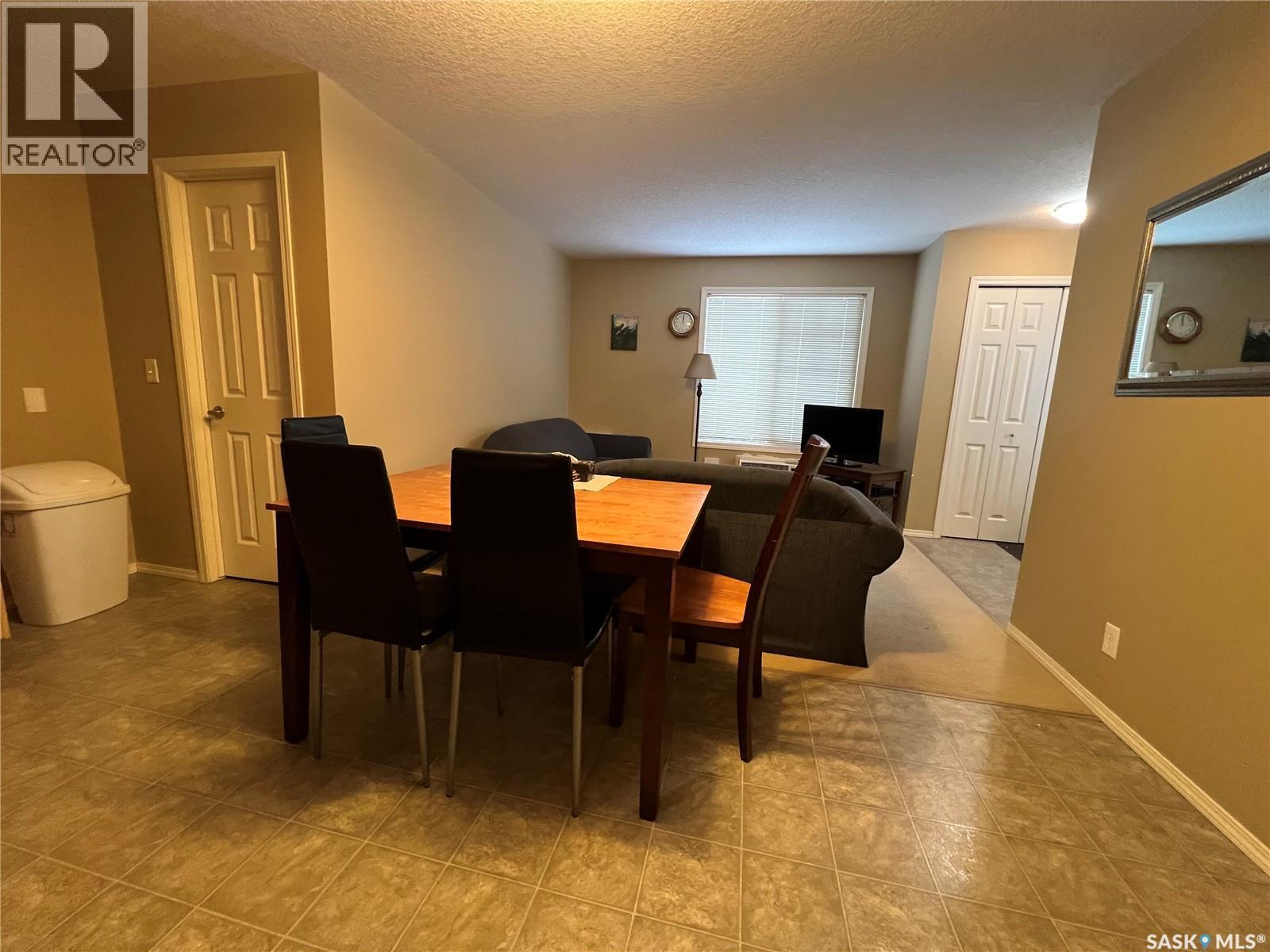 304 700 Battleford Trail, Swift Current, SK - Indoor Photo Showing Dining Room