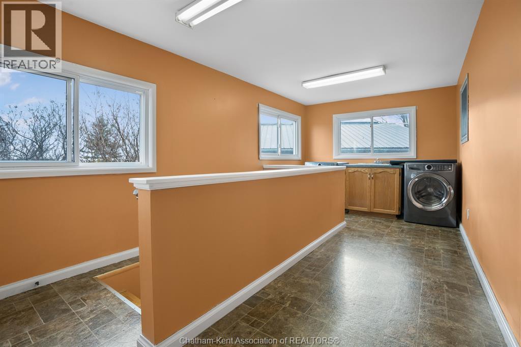 12180 Ridge Line, Ridgetown, ON - Indoor Photo Showing Laundry Room