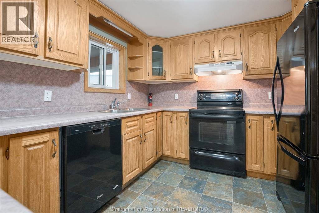 12180 Ridge Line, Ridgetown, ON - Indoor Photo Showing Kitchen With Double Sink