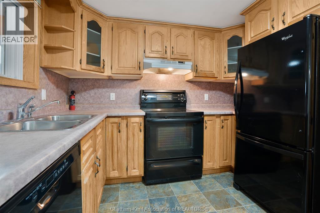 12180 Ridge Line, Ridgetown, ON - Indoor Photo Showing Kitchen With Double Sink