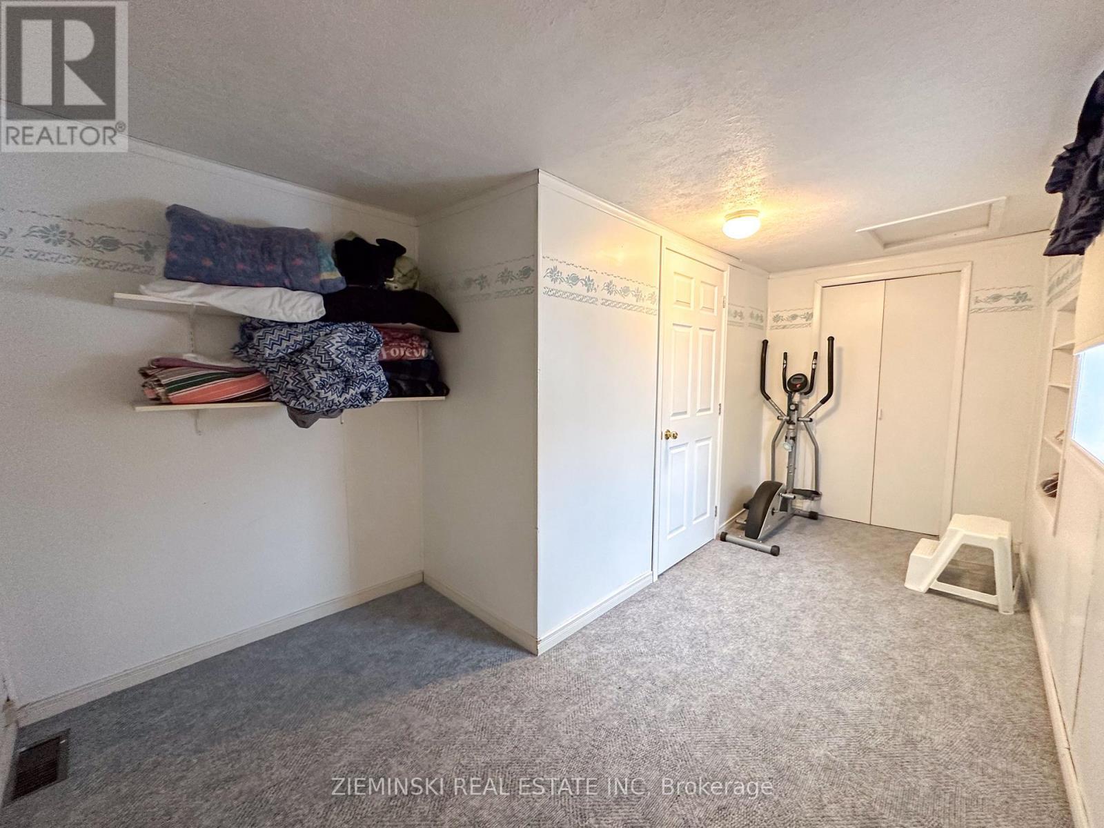618 Montrock Street, Iroquois Falls, ON - Indoor Photo Showing Other Room