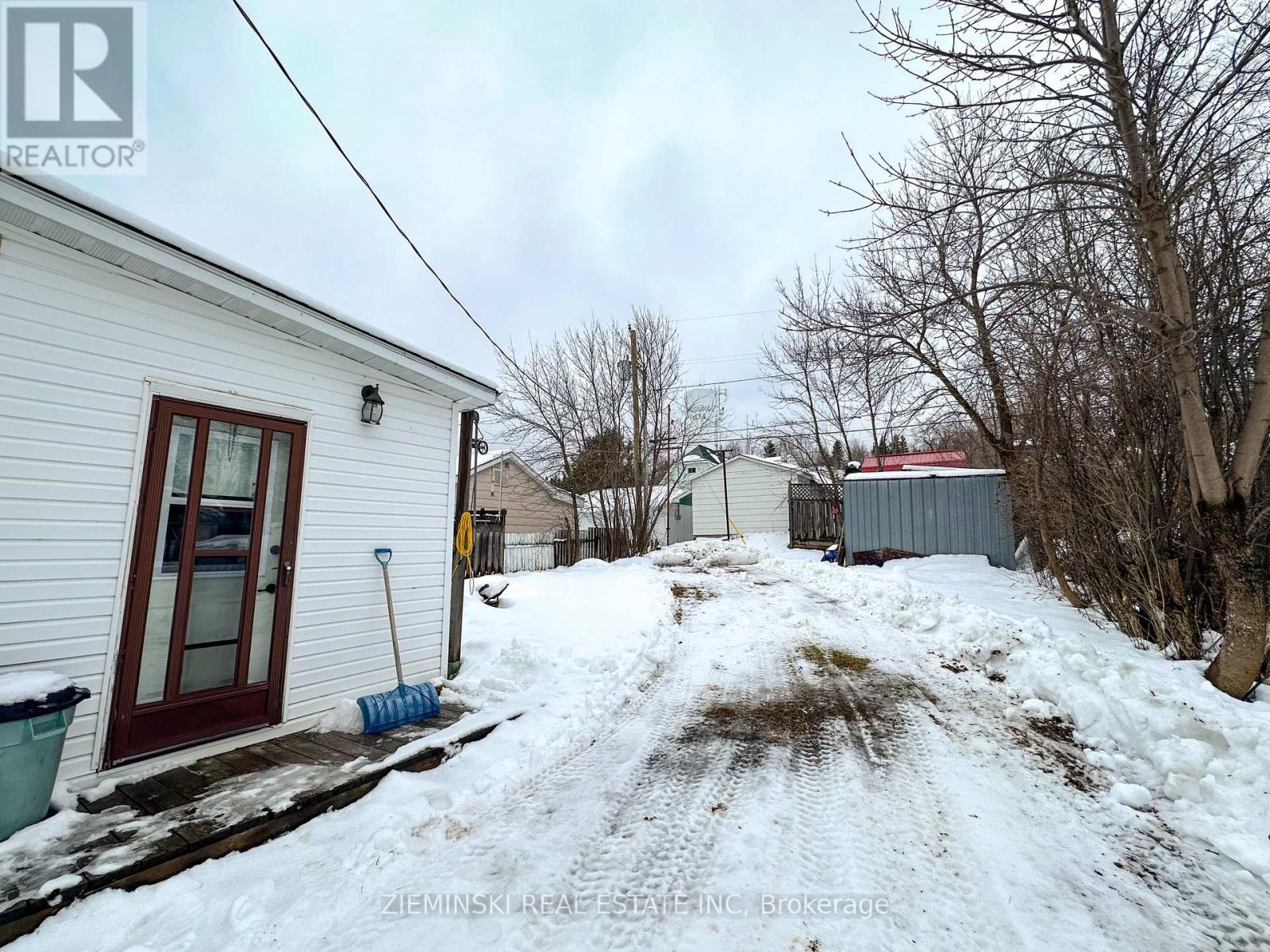 618 Montrock Street, Iroquois Falls, ON - Outdoor