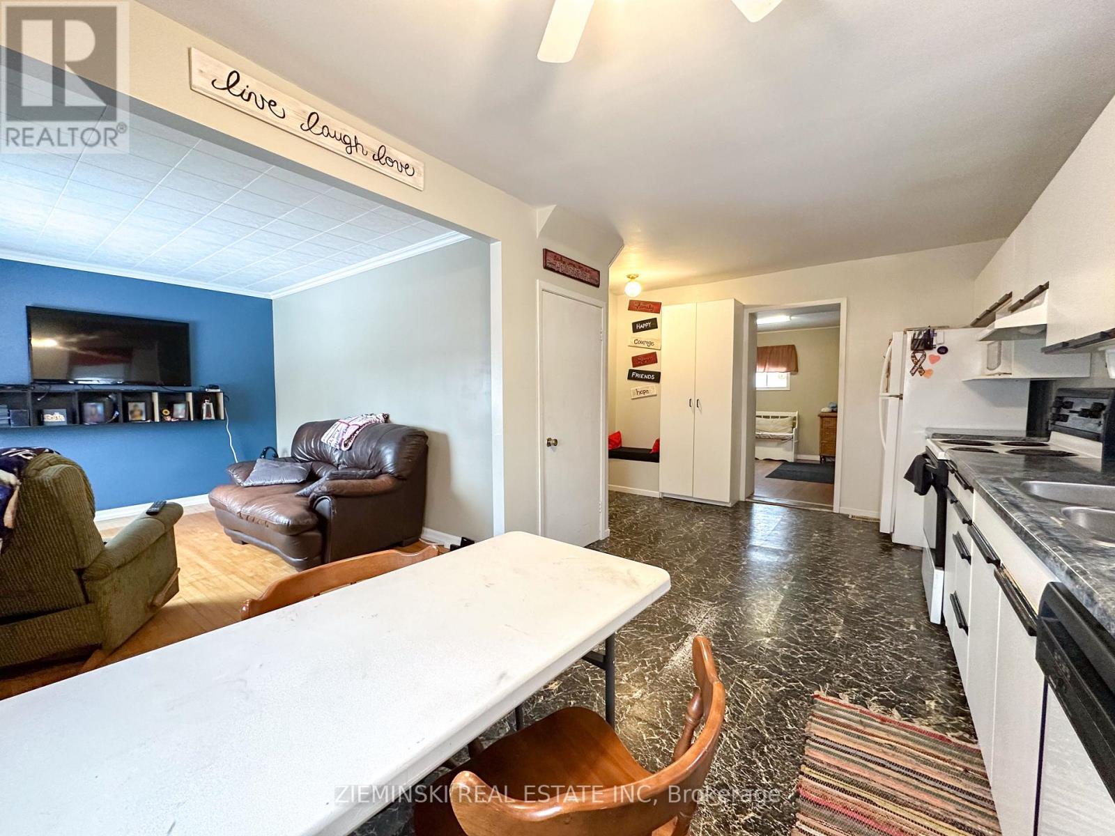 618 Montrock Street, Iroquois Falls, ON - Indoor