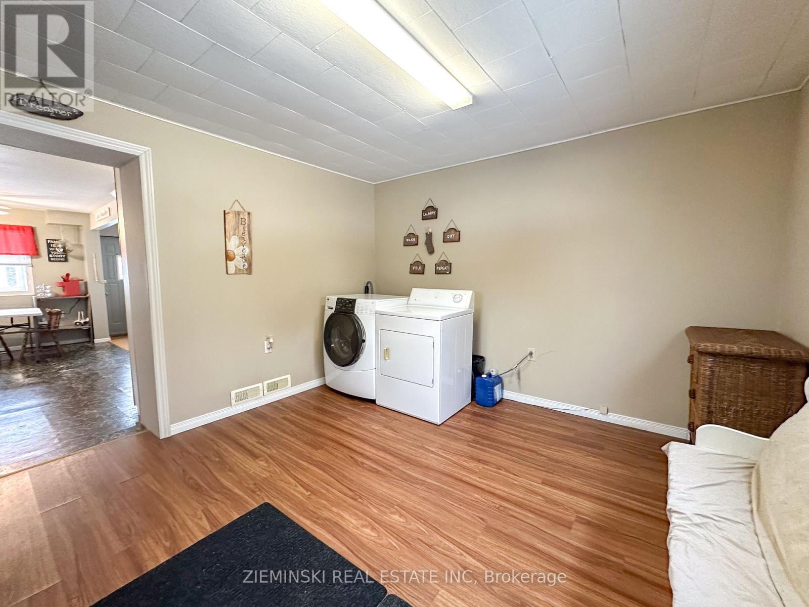 618 Montrock Street, Iroquois Falls, ON - Indoor Photo Showing Laundry Room
