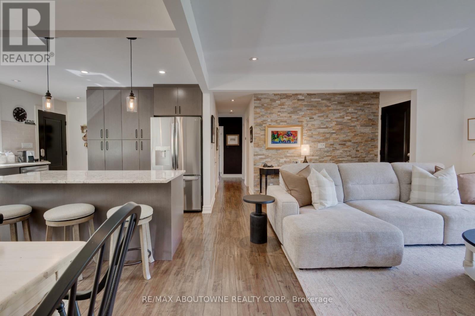 544 Maplehill Drive, Burlington, ON - Indoor Photo Showing Other Room