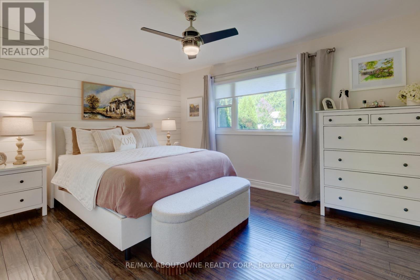 544 Maplehill Drive, Burlington, ON - Indoor Photo Showing Bedroom