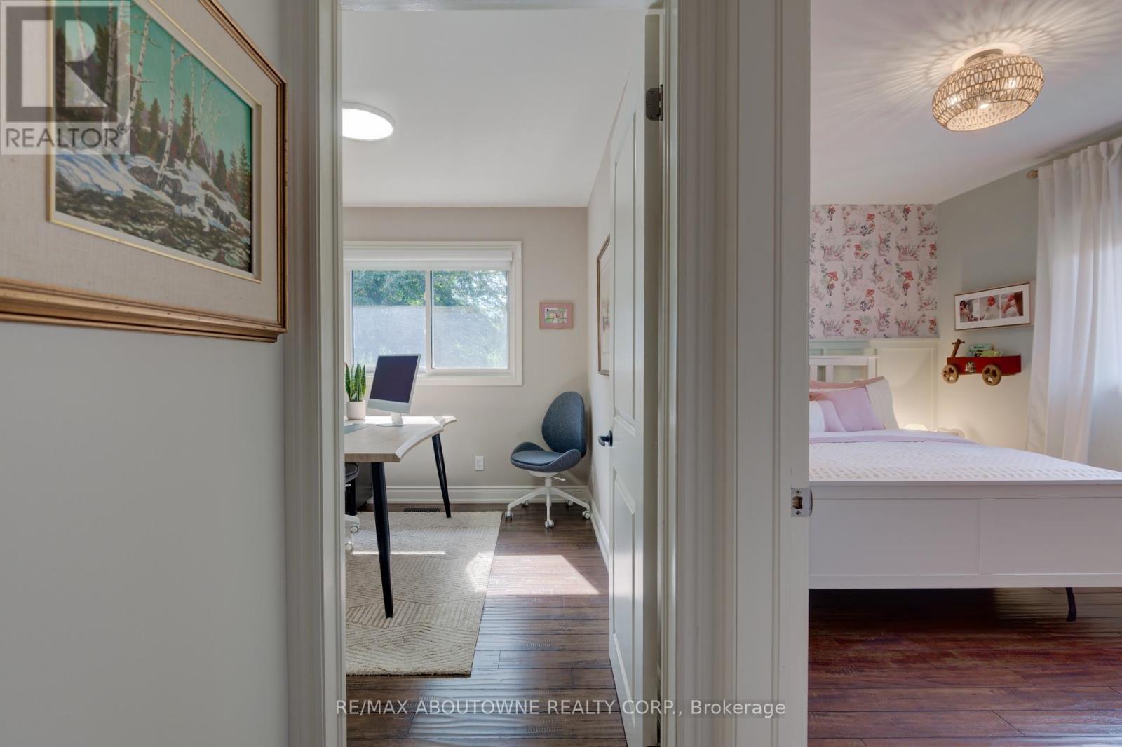 544 Maplehill Drive, Burlington, ON - Indoor Photo Showing Other Room