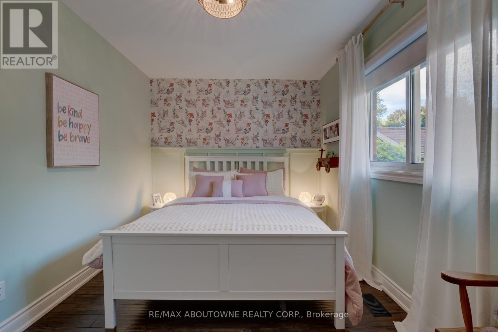 544 Maplehill Drive, Burlington, ON - Indoor Photo Showing Bedroom