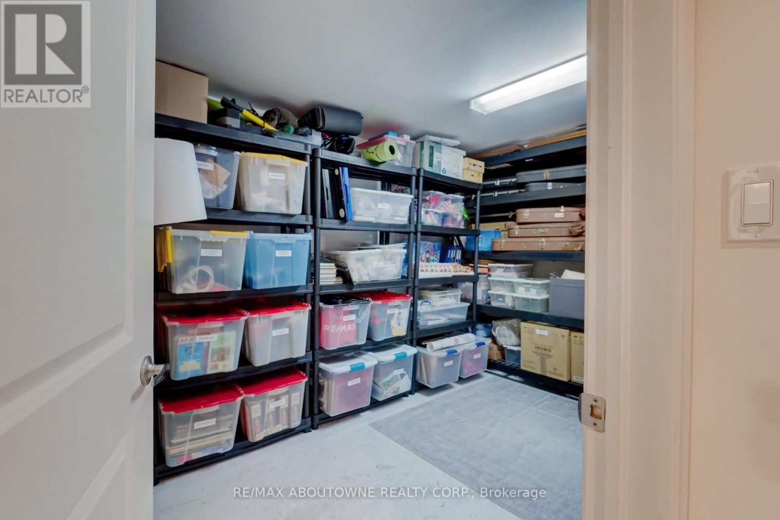 544 Maplehill Drive, Burlington, ON - Indoor