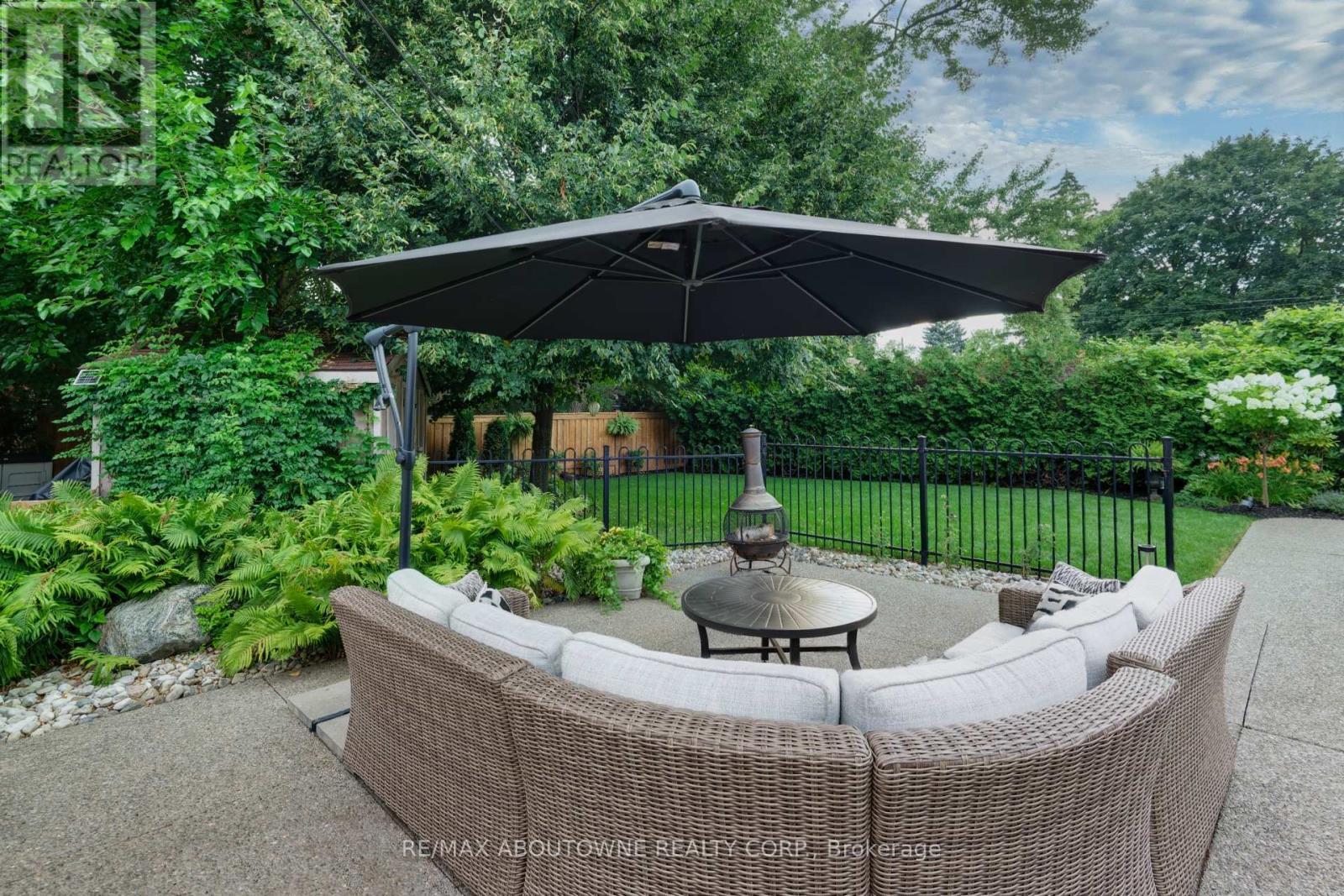 544 Maplehill Drive, Burlington, ON - Outdoor With Deck Patio Veranda