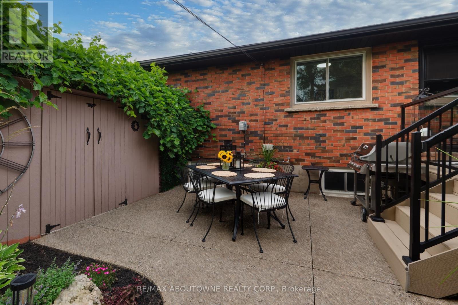 544 Maplehill Drive, Burlington, ON - Outdoor With Deck Patio Veranda With Exterior