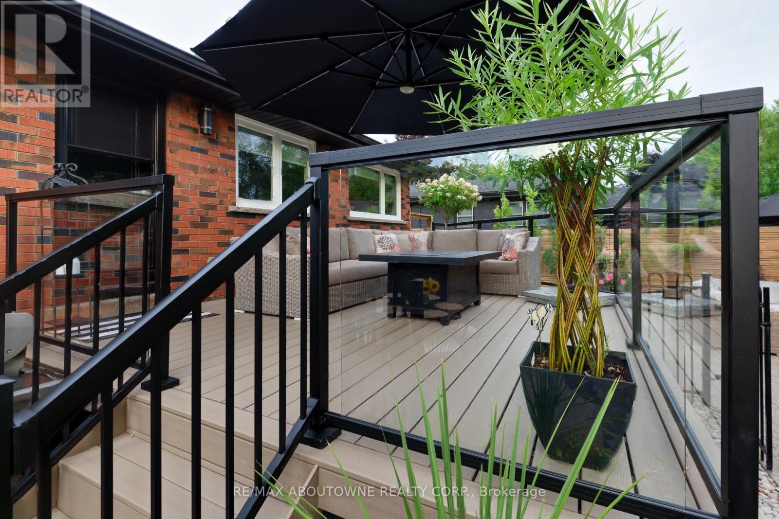 544 Maplehill Drive, Burlington, ON - Outdoor With Deck Patio Veranda With Exterior