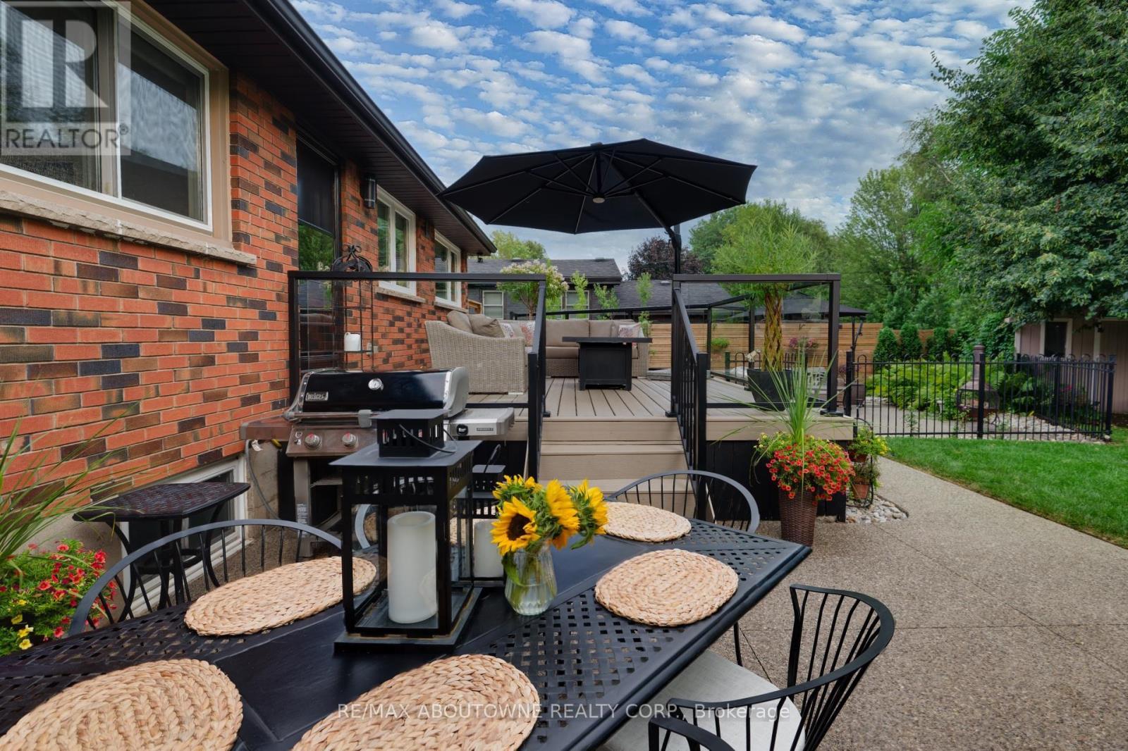 544 Maplehill Drive, Burlington, ON - Outdoor With Deck Patio Veranda With Exterior