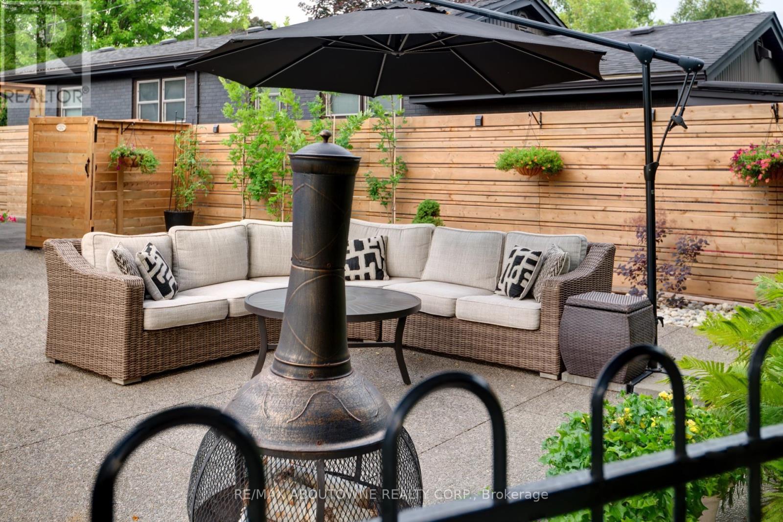 544 Maplehill Drive, Burlington, ON - Outdoor With Deck Patio Veranda With Exterior