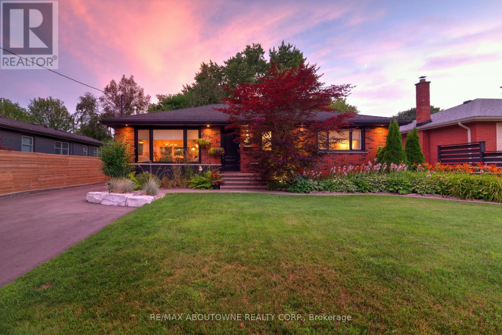 544 Maplehill Drive, Burlington, ON - Outdoor With Deck Patio Veranda