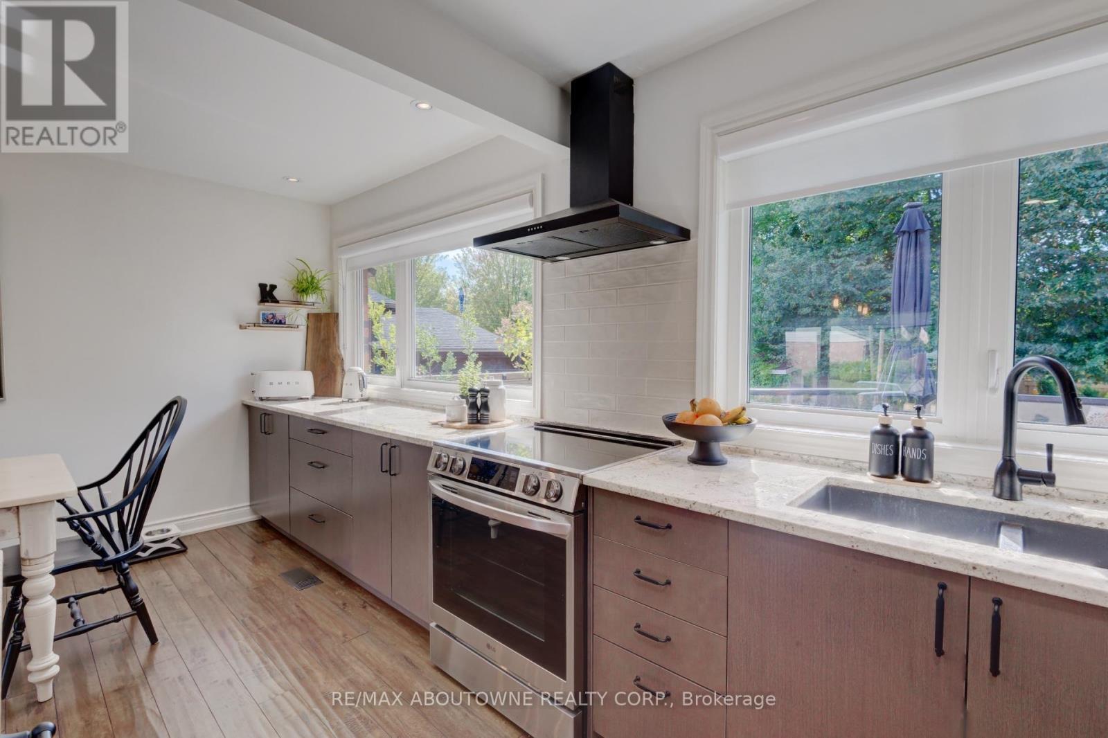 544 Maplehill Drive, Burlington, ON - Indoor