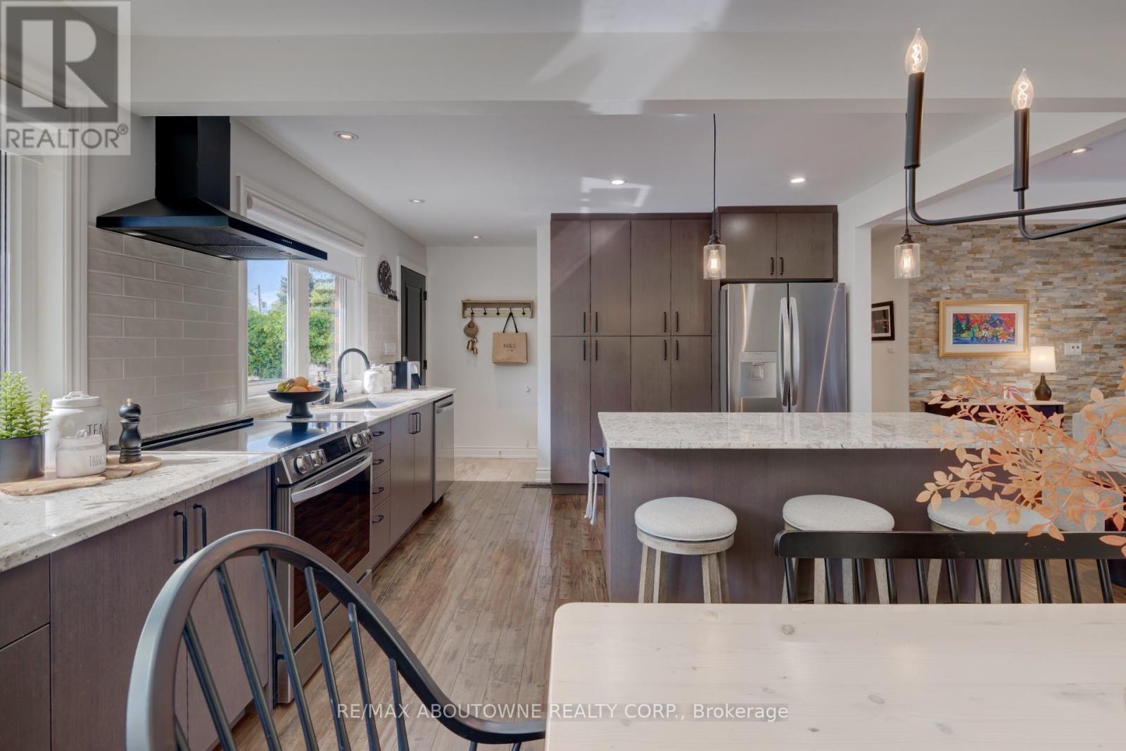 544 Maplehill Drive, Burlington, ON - Indoor