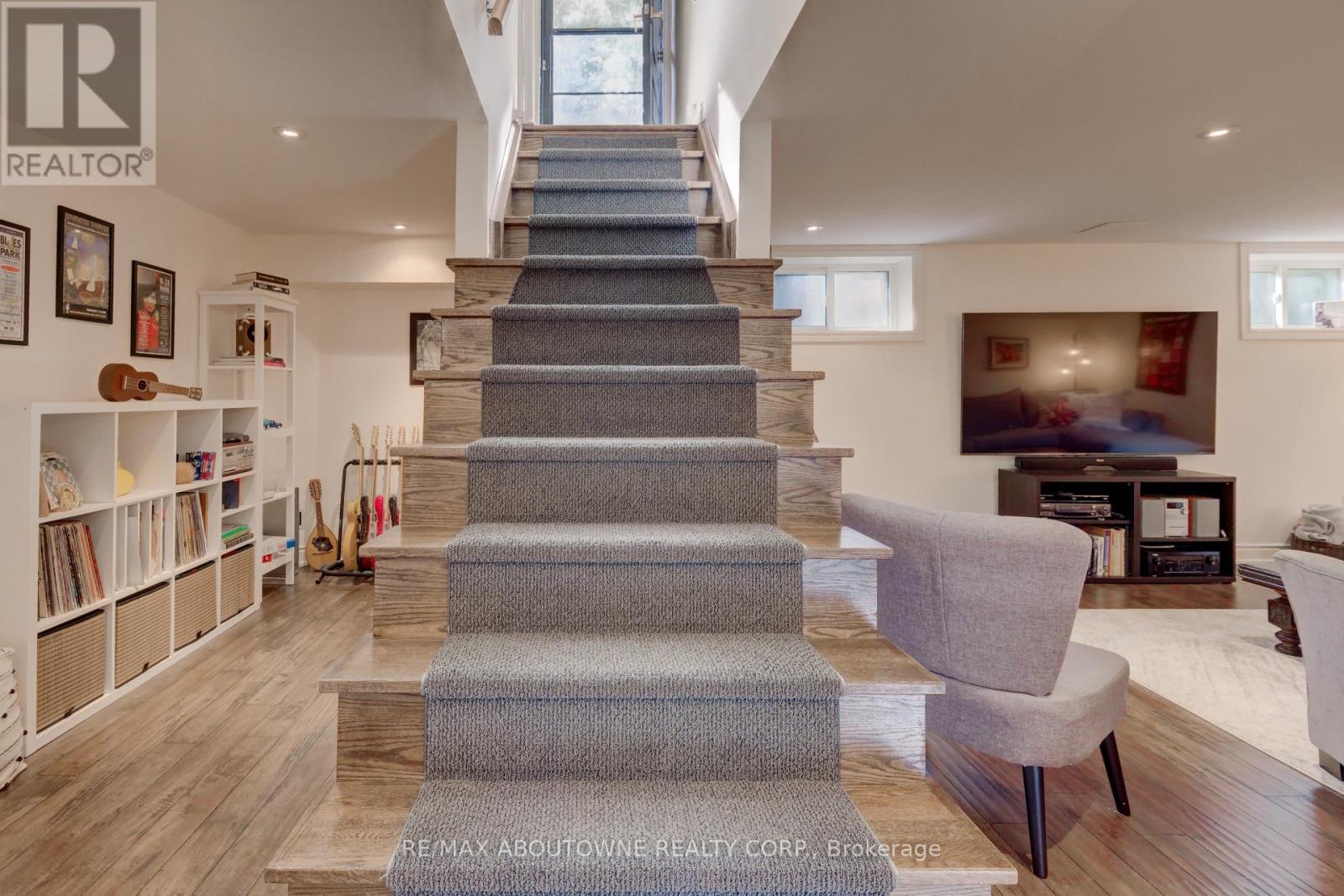 544 Maplehill Drive, Burlington, ON - Indoor