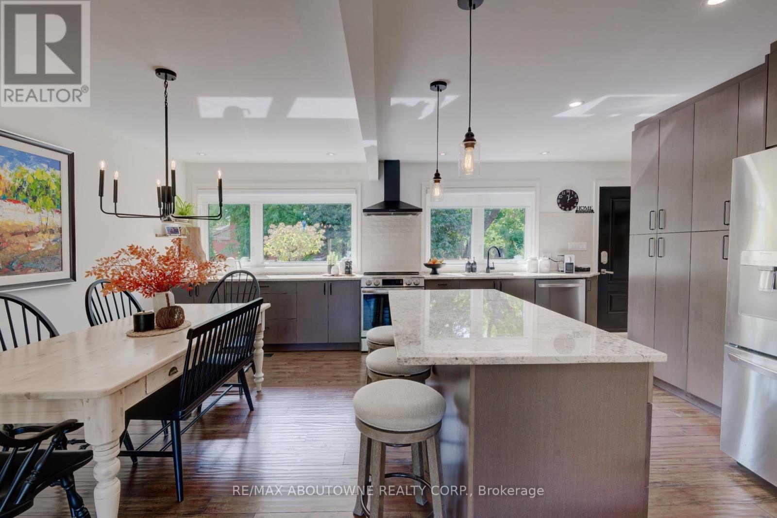 544 Maplehill Drive, Burlington, ON - Indoor