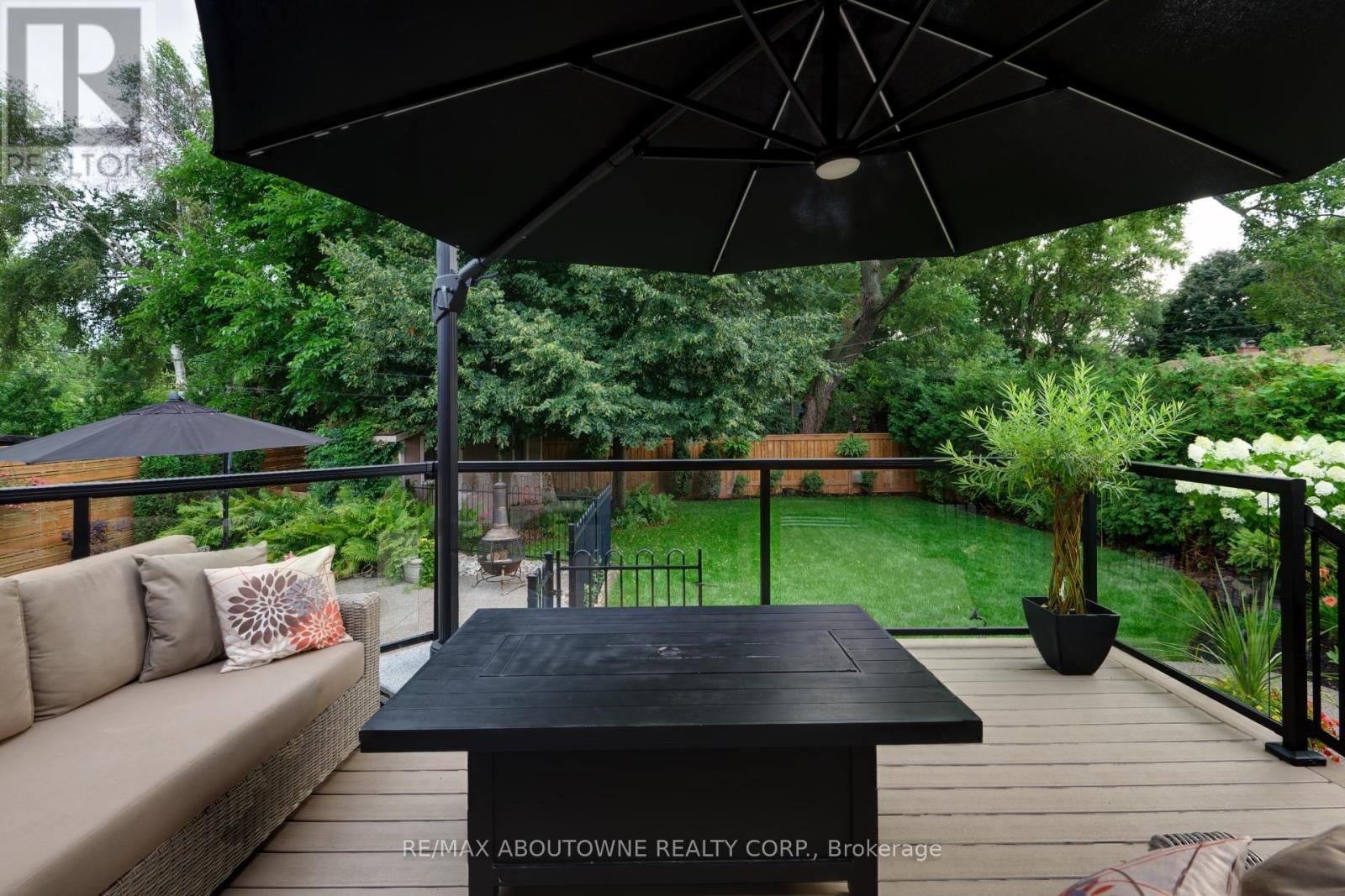 544 Maplehill Drive, Burlington, ON - Outdoor With Deck Patio Veranda With Exterior