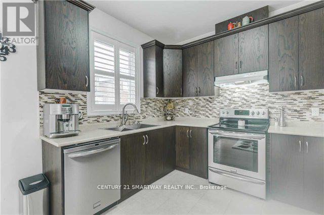 52 Franktown Drive, Brampton, ON - Indoor Photo Showing Kitchen With Double Sink With Upgraded Kitchen