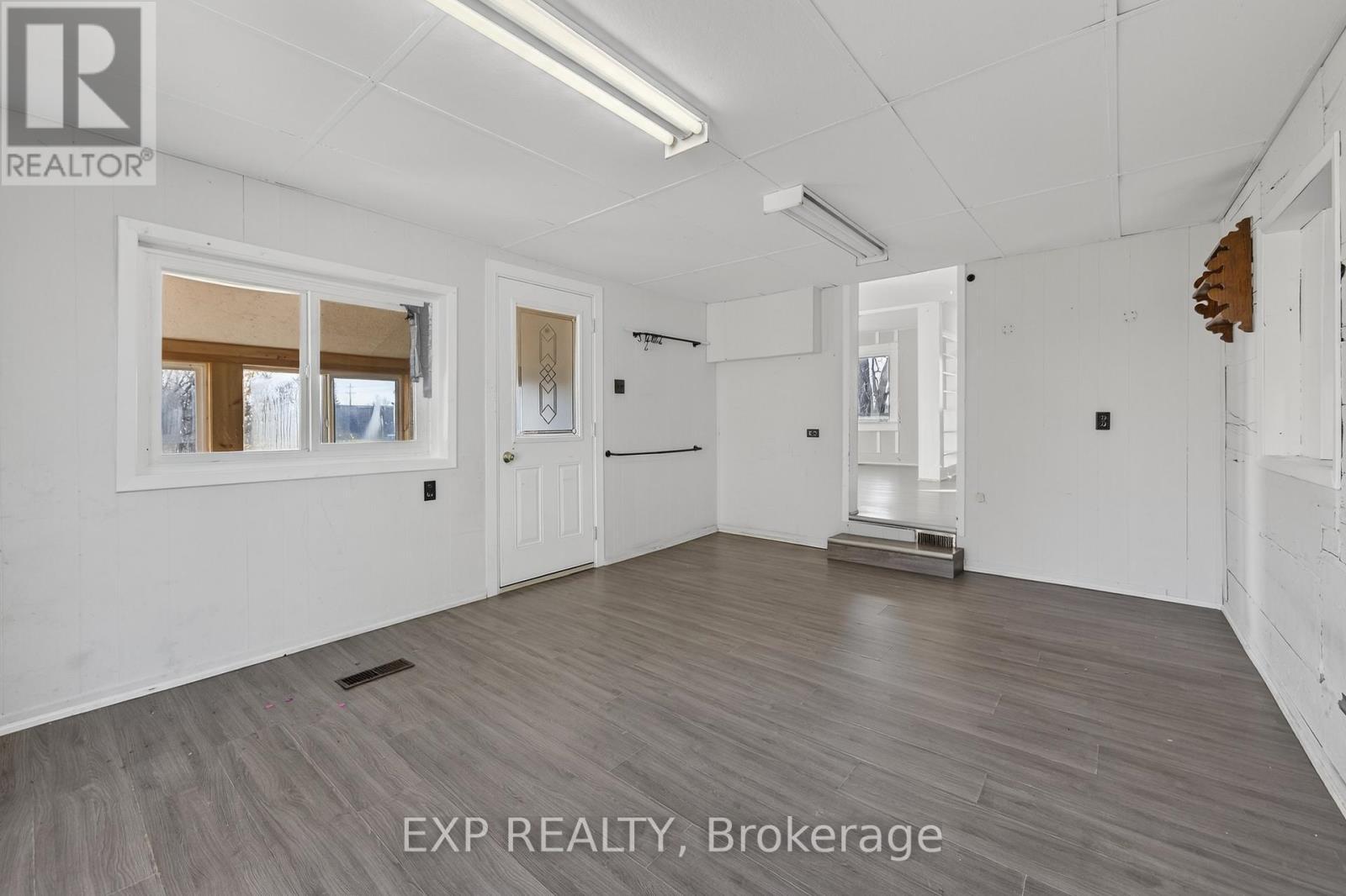 8184 26 Highway, Clearview, ON - Indoor Photo Showing Other Room