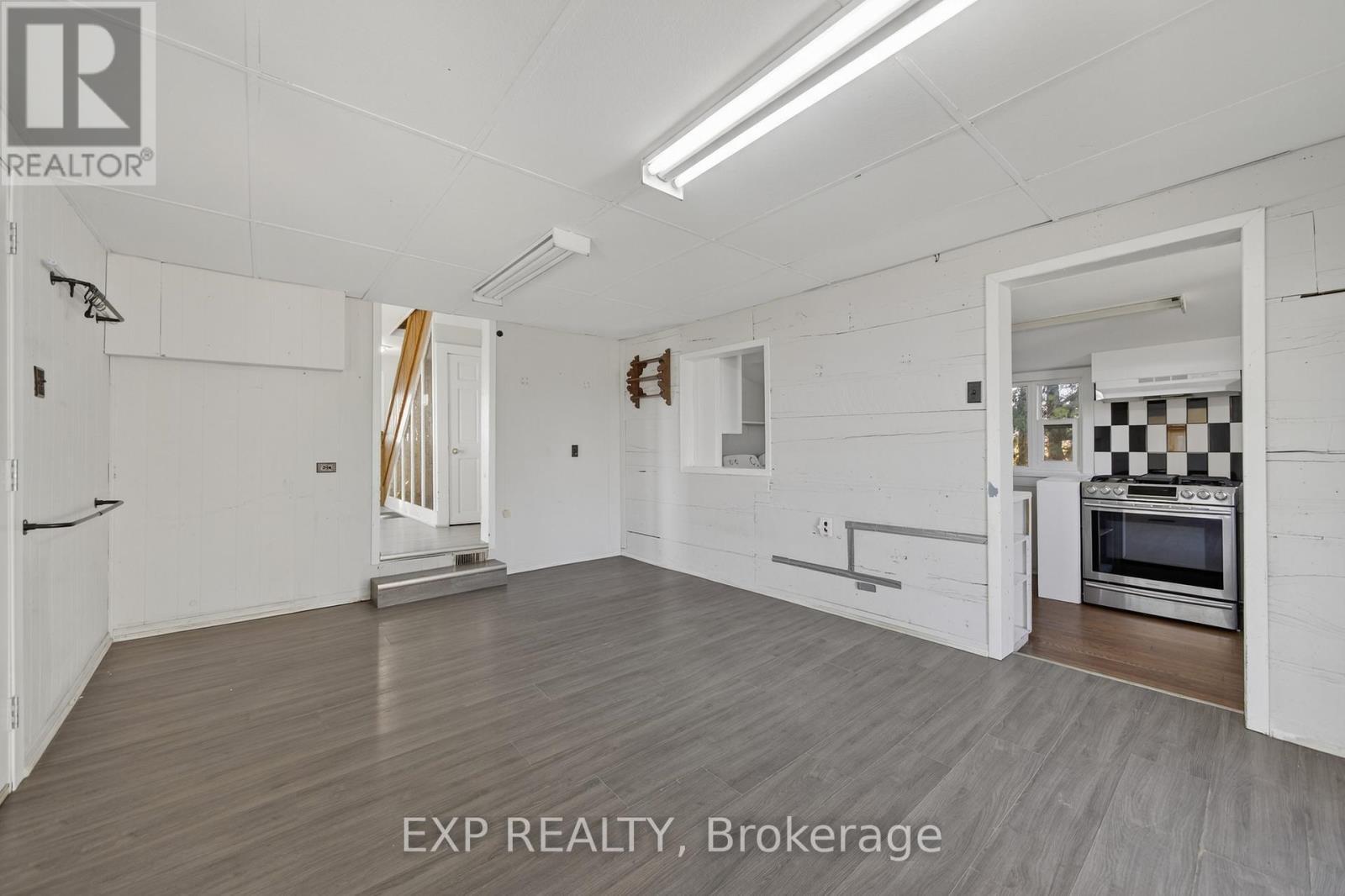 8184 26 Highway, Clearview, ON - Indoor Photo Showing Other Room