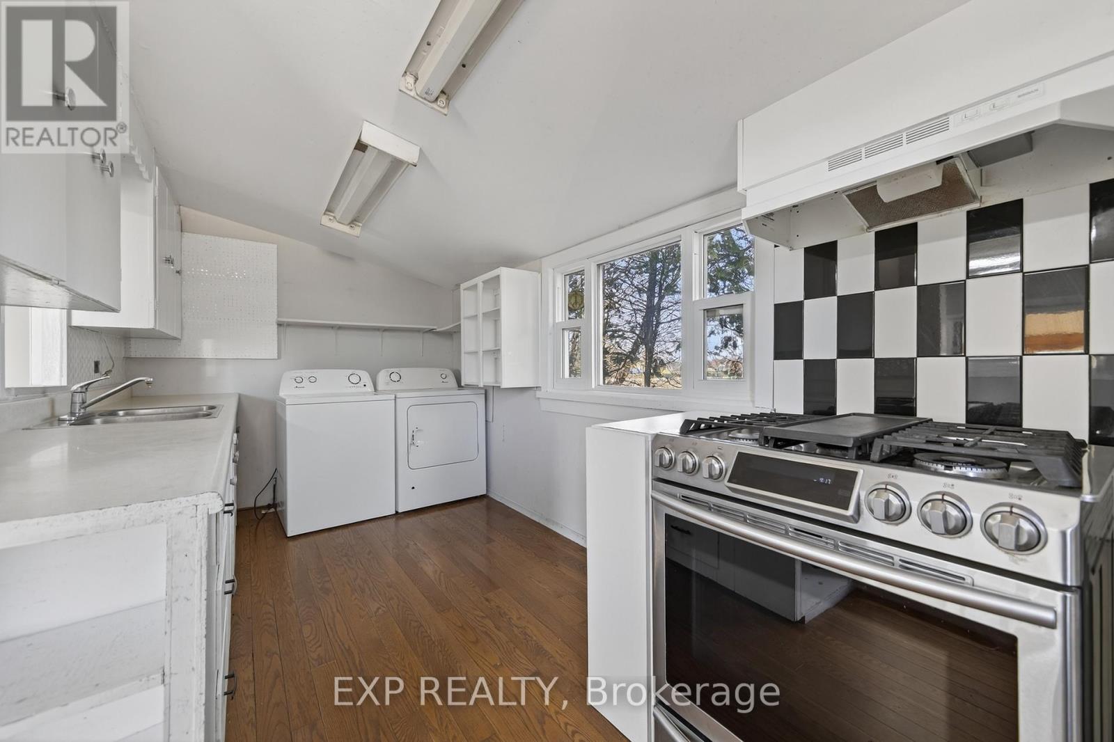 8184 26 Highway, Clearview, ON - Indoor Photo Showing Laundry Room