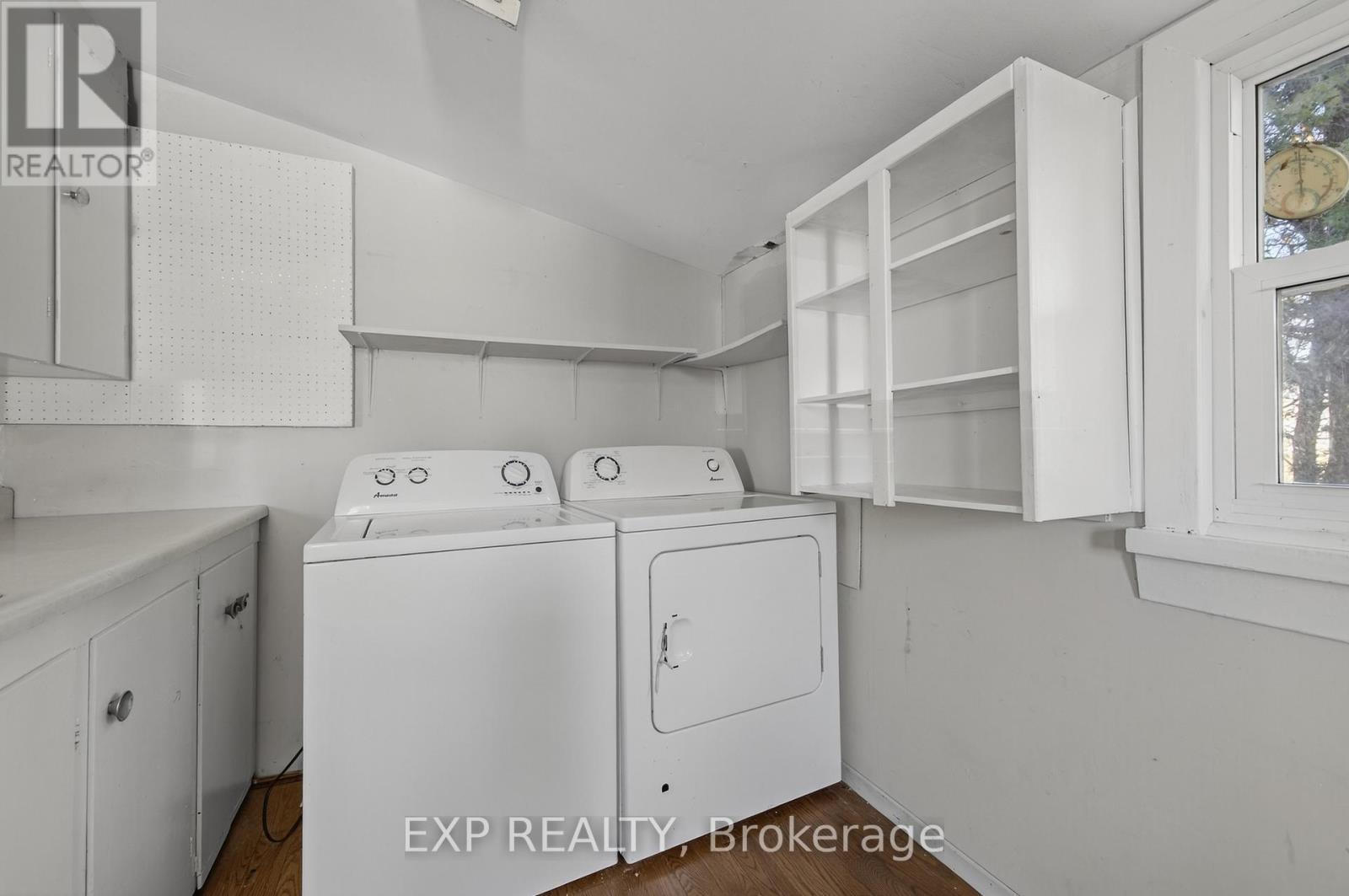 8184 26 Highway, Clearview, ON - Indoor Photo Showing Laundry Room