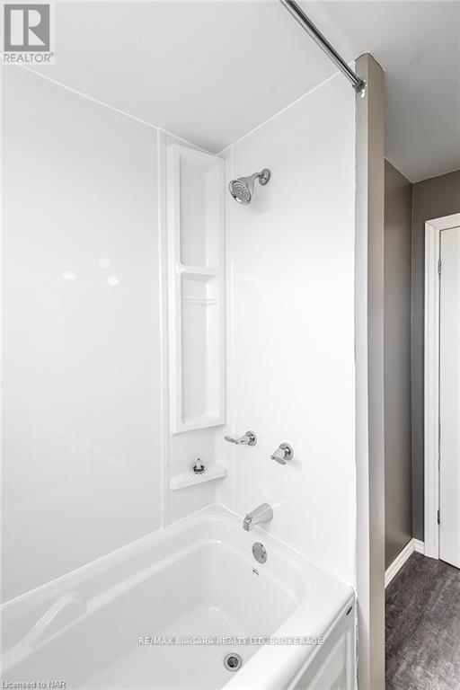 120 Elizabeth Street, Port Colborne (Killaly East), ON - Indoor Photo Showing Bathroom