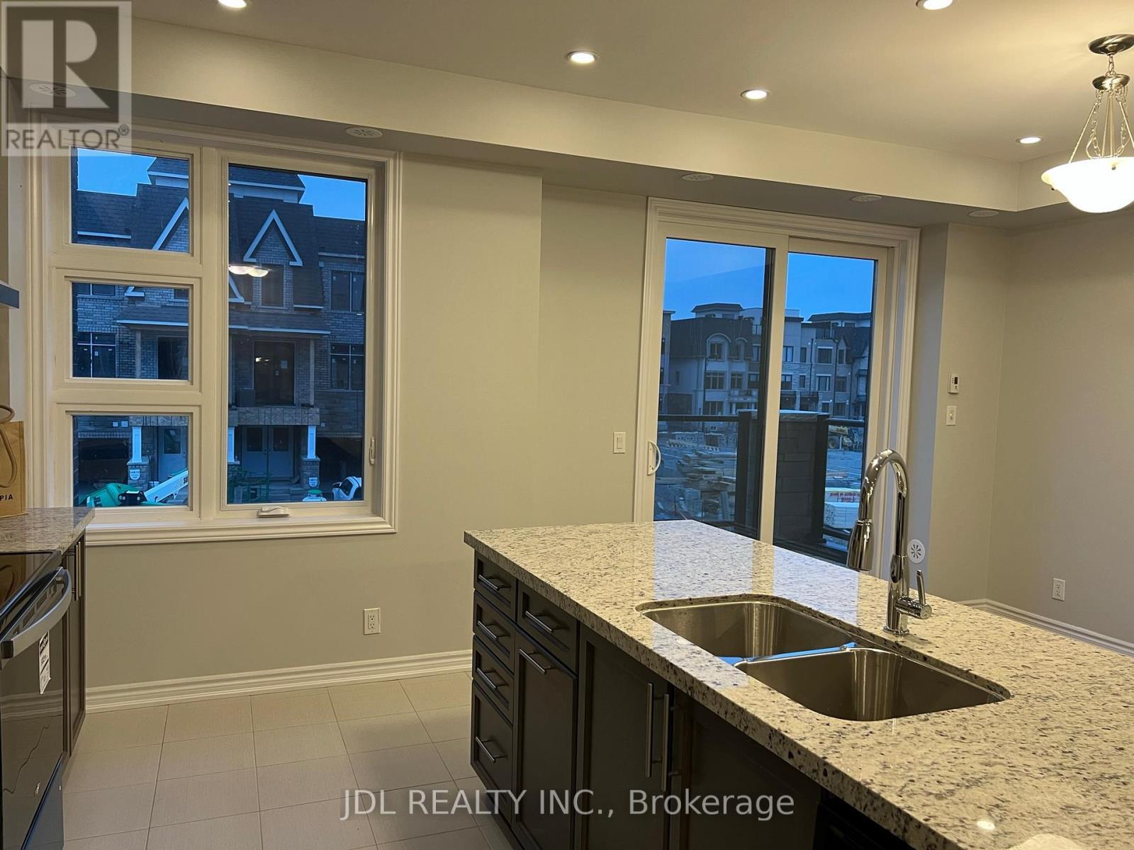 28 Gilbert Wright Avenue, Markham, ON - Indoor Photo Showing Kitchen With Double Sink