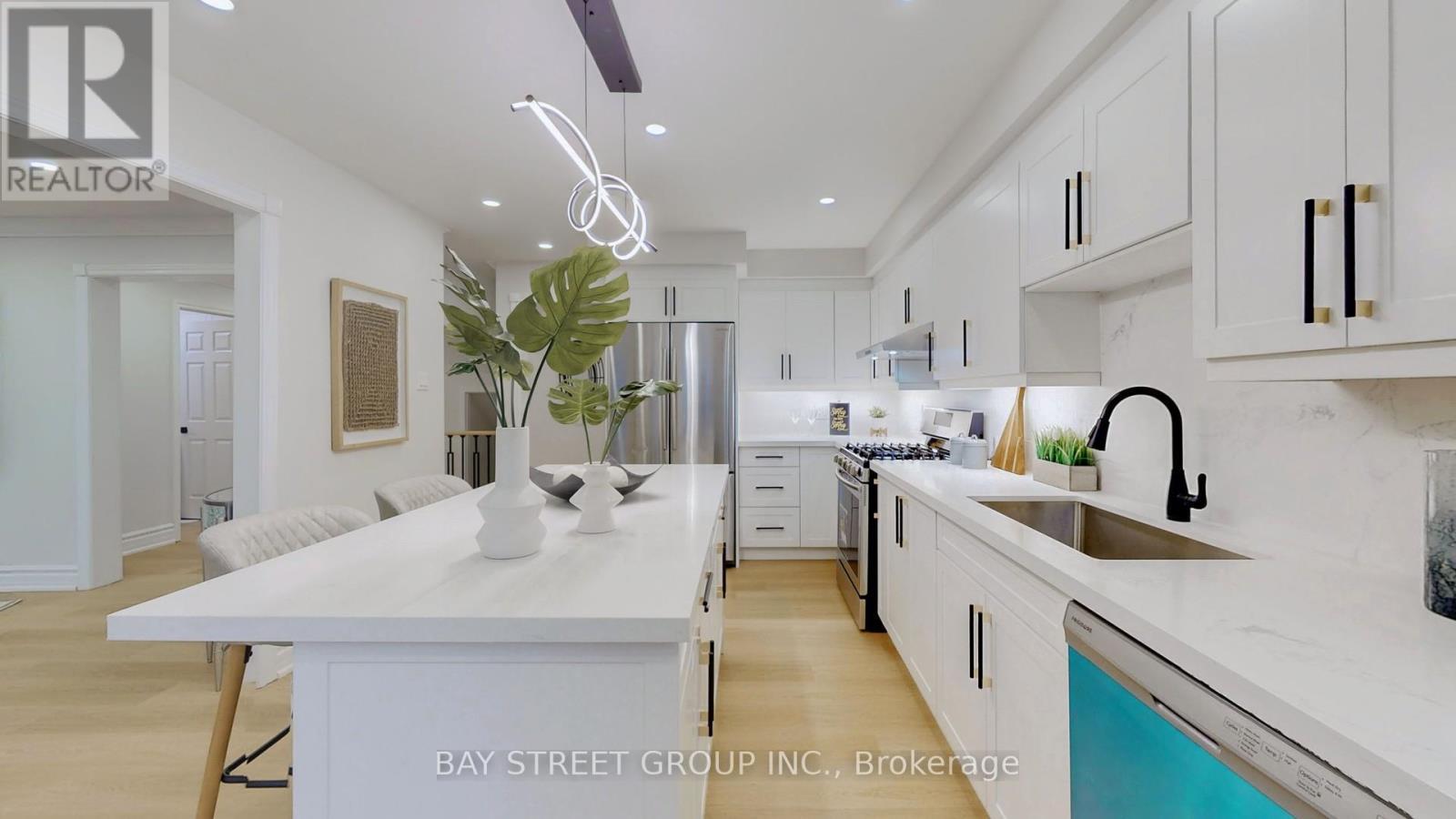 31 Cavalry Trail, Markham, ON - Indoor Photo Showing Kitchen With Upgraded Kitchen