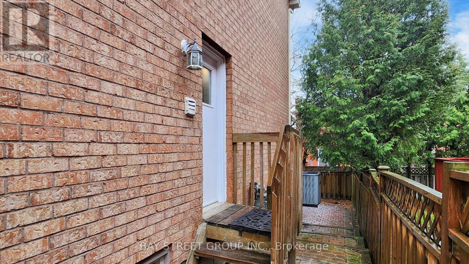 Separate Entrance - 31 Cavalry Trail, Markham, ON - Outdoor