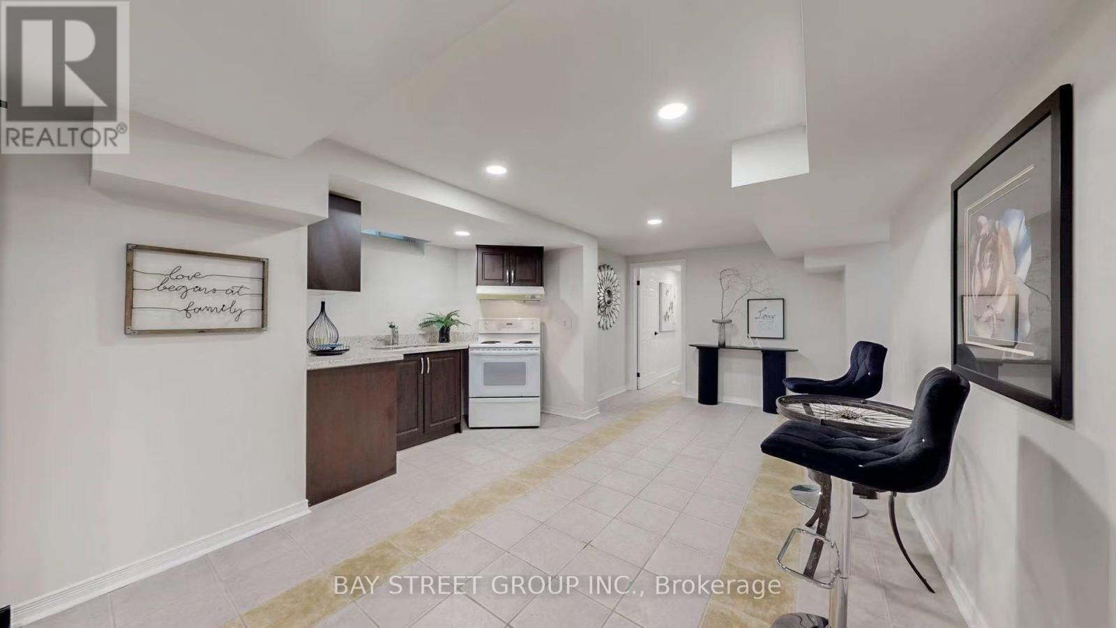 31 Cavalry Trail, Markham, ON - Indoor Photo Showing Other Room