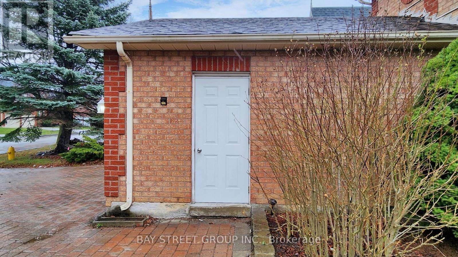Garage Entrance - 31 Cavalry Trail, Markham, ON - Outdoor
