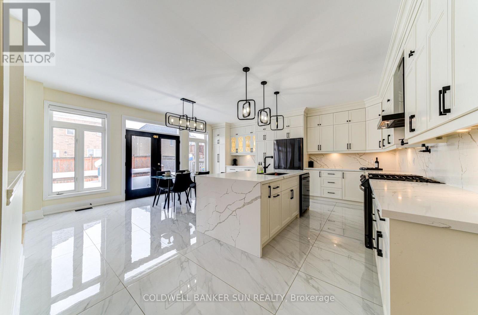 33 Ellis Crescent, Kawartha Lakes, ON - Indoor Photo Showing Kitchen