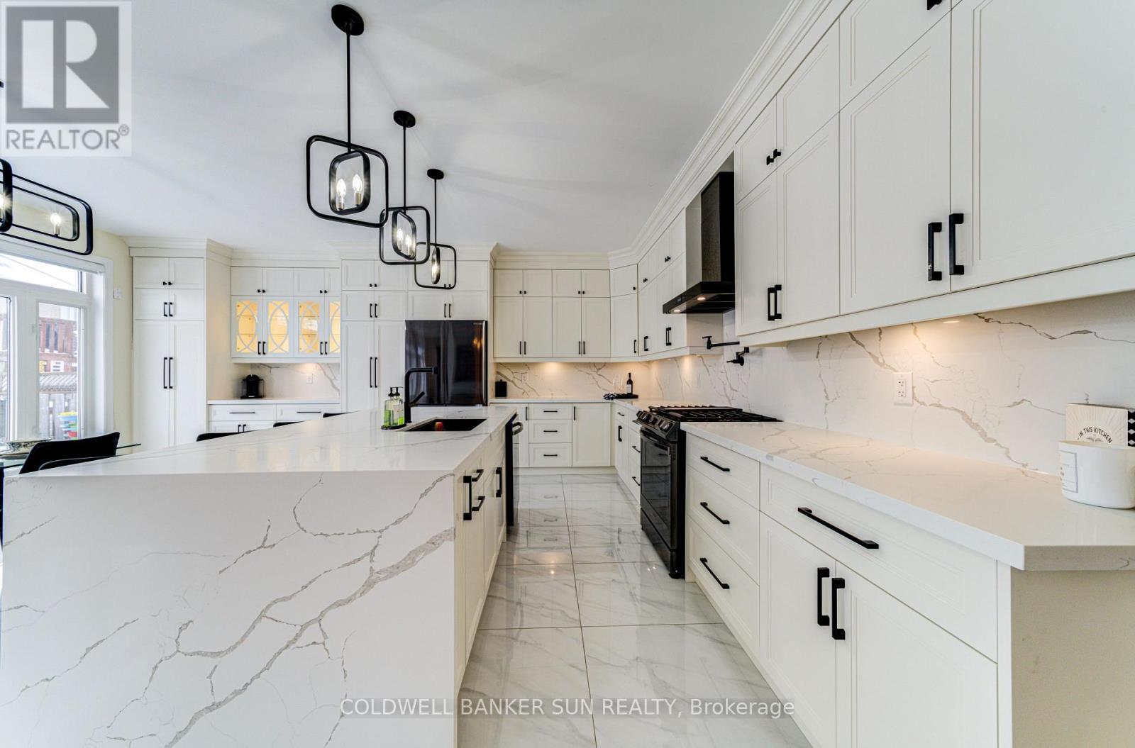 33 Ellis Crescent, Kawartha Lakes, ON - Indoor Photo Showing Kitchen