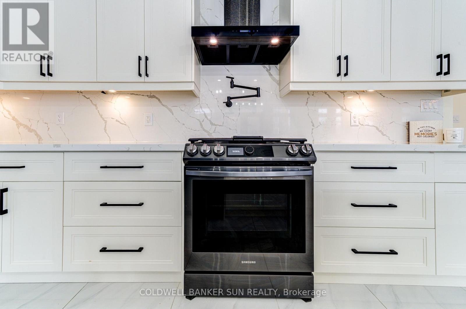33 Ellis Crescent, Kawartha Lakes, ON - Indoor Photo Showing Kitchen