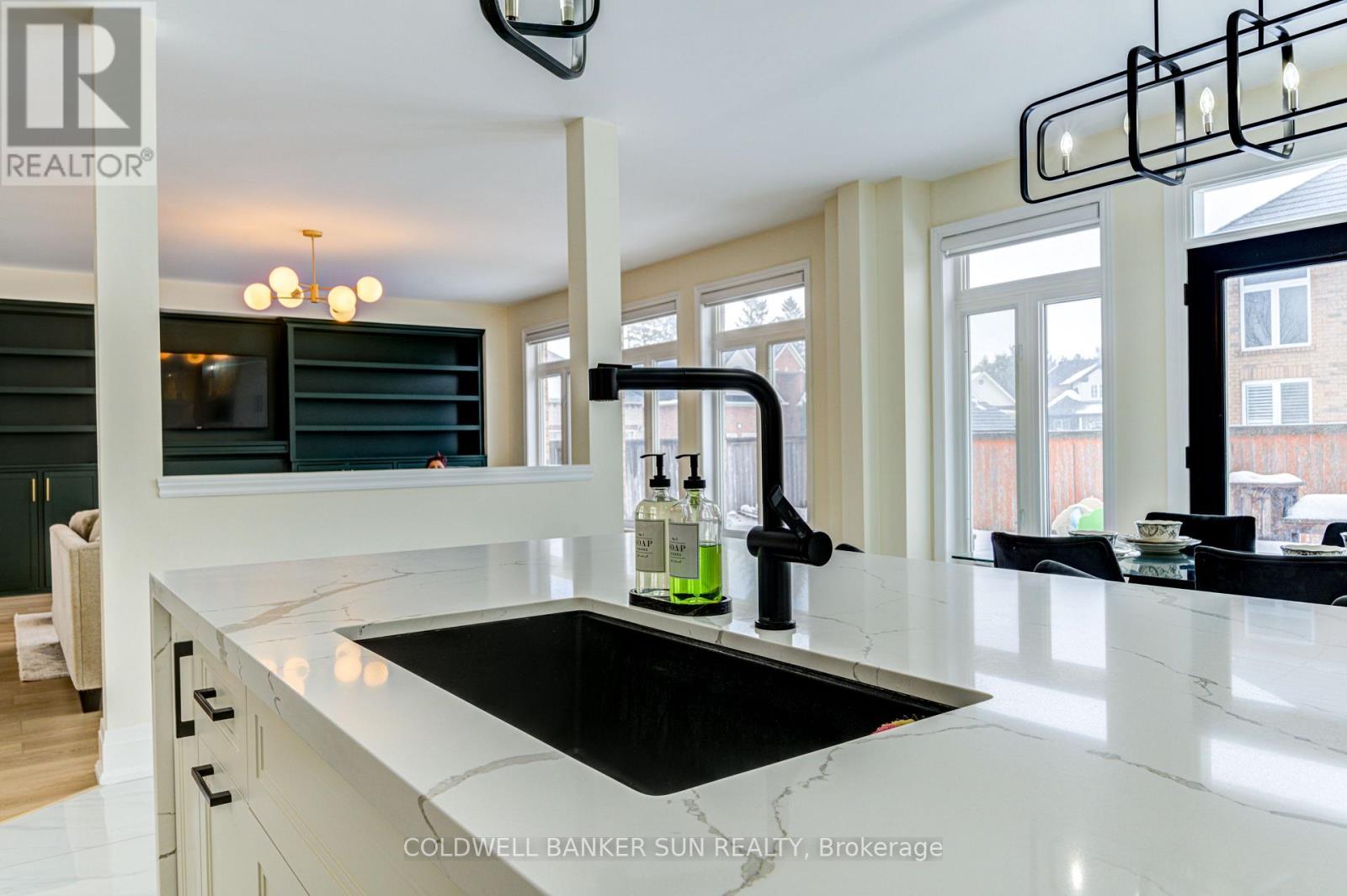 33 Ellis Crescent, Kawartha Lakes, ON - Indoor Photo Showing Kitchen