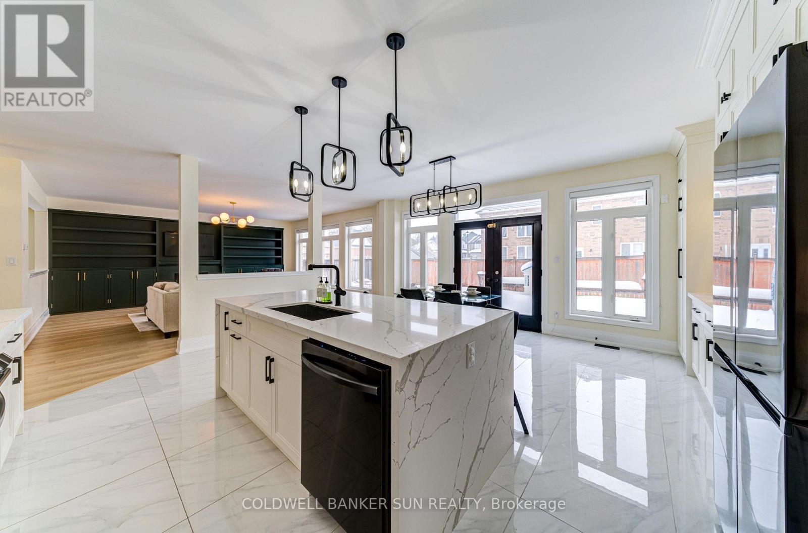 33 Ellis Crescent, Kawartha Lakes, ON - Indoor Photo Showing Kitchen