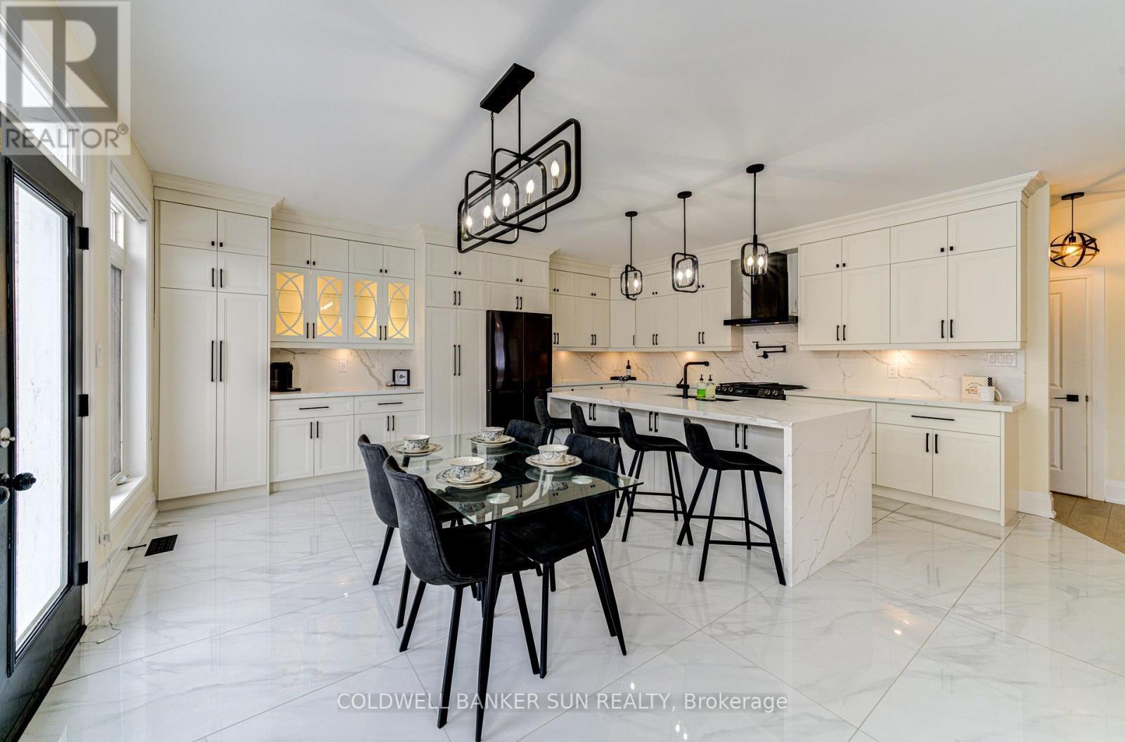 33 Ellis Crescent, Kawartha Lakes, ON - Indoor