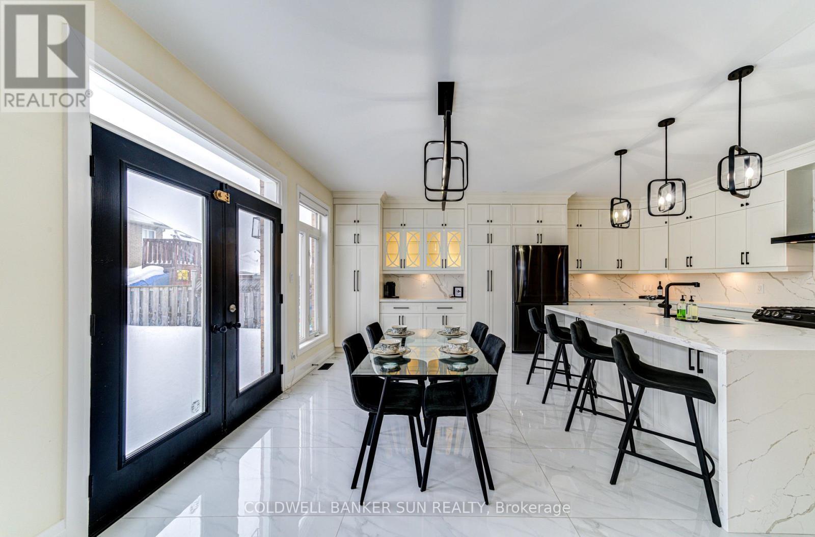 33 Ellis Crescent, Kawartha Lakes, ON - Indoor